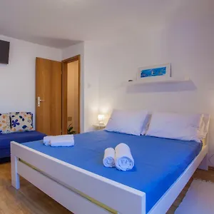 M 3*, Cres Croatia
