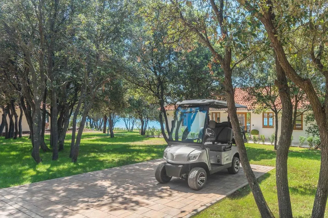 Luxury Glamping Beach Villas Porto Bus Bale 5*,  Croácia