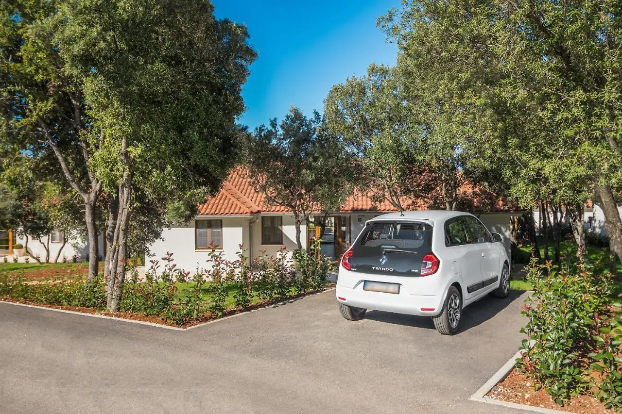 Luxury Glamping Beach Villas Porto Bus Bale 5*,  Croácia